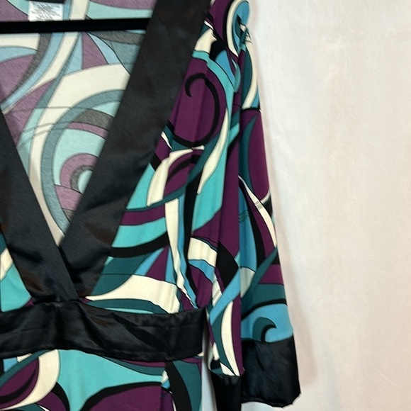 Torrid Women's Y2K Retro plunge v-neck colorful geometric tie waist sz 2 office - Picture 3 of 14